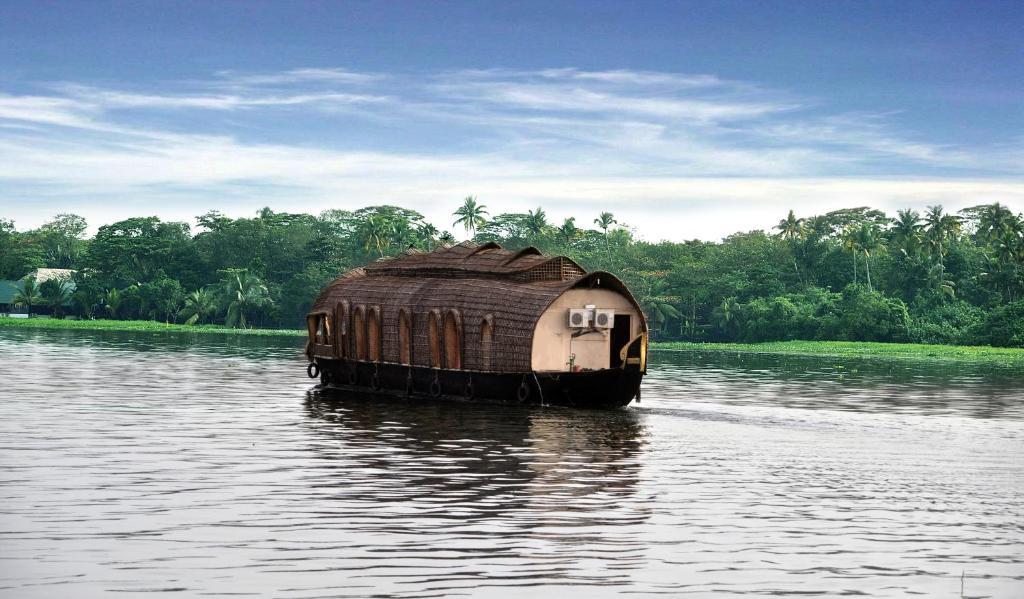 Saro Lake County Kumarakom Exterior photo